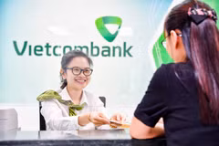 Vietcombank tặng khách hàng hơn 61.000 phần quà nhân sinh nhật 61 năm. (Ảnh: Vietnam+)