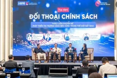 Các đại biểu tham gia phiên thảo luận về Phát triển thị trường vàng bền vững trong thế giới bất định. (Ảnh: Vietnam+)