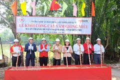 Khởi công cầu Vàm Giồng Miễu tại xã An Thạnh, huyện Thạnh Phú, tỉnh Bến Tre. (Ảnh: Vietnam+)