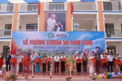 2 công trình lớp học do Ngân hàng SHB trao tặng đã giúp ước mơ được dạy và học trong ngôi trường mới của thầy trò trở thành sự thật. (Ảnh:: Vietnam+)