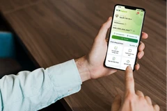 VCB Digibank thêm Giao diện An vui với chữ to, rõ số phù hợp khách hàng lớn tuổi. (Ảnh: Vietnam+)