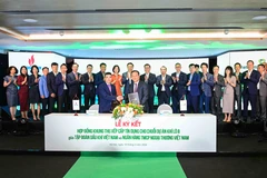 Vietcombank và PVN thực hiện ký kết Hợp đồng khung Thu xếp cấp tín dụng cho chuỗi dự án khí Lô B. (Ảnh: Vietnam+)