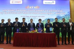 VietinBank và EVNNPT ký kết Hợp đồng tín dụng. (Ảnh: PV/Vietnam+)