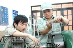 Học sinh hệ trung cấp trường Đại học Công nghiệp Hà Nội trong giờ thực hành. (Ảnh: Internet) 