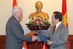 Quang cảnh lễ ký kết. (Ảnh: Nhan Sáng/TTXVN)