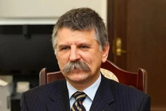 Chủ tịch Quốc hội Hungary Chủ tịch Quốc hội Laszlo Kёvero phát biểu gây sốc về Séc và Slovakia (nguồn: Wikipedia)