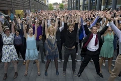 977 vũ công đã tham gia biểu diễn điệu nhảy Charleston ở khu vực chợ Spitalfields ở thủ đô London của Anh. 