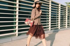 Mỹ nhân Việt "kín đáo" thay áo ấm để đón lạnh đầu Đông.