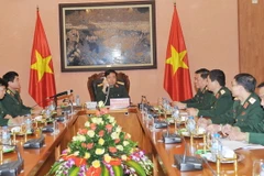 Bộ trưởng Quốc phòng Việt Nam điện đàm với Bộ trưởng Quốc phòng Trung Quốc. (Ảnh: Trọng Đức/TTXVN)