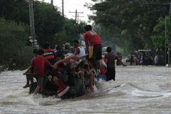Cảnh ngập lụt sau những trận mưa lớn do bão Koppu tại La Paz, phía Bắc thủ đô Manila ngày 20/10. (Nguồn: AFP/TTXVN) 