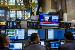 Giao dịch viên làm việc tại sàn giao dịch chứng khoán New York ngày 17/9. (Nguồn: Reuters/TTXVN)
