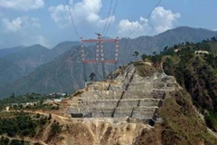 Ấn Độ xây cầu đường sắt cao nhất thế giới trên núi Himalaya