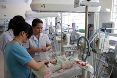 Trao tặng máy thở cho Bệnh viện Phụ sản-Nhi Đà Nẵng