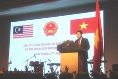 Đại sứ Lê Quý Quỳnh phát biểu tại lễ kỷ niệm. (Ảnh: Hoàng Nhương/Vietnam+)