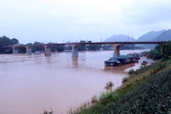 Nước lũ dâng cao trên sông Lô, địa phận thành phố Tuyên Quang. (Ảnh Quang Đán/TTXVN)