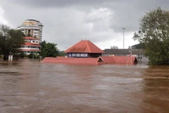 Ngập lụt do mưa lớn tại Idukki, bang Kerala. (Nguồn: THX/TTXVN)