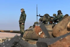 Binh sỹ quân đội Chính phủ Syria triển khai tại Jabal al-Hass, tỉnh Aleppo. (Nguồn: AFP/TTXVN)