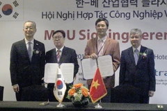 Lễ ký kết biên bản ghi nhớ hợp tác giữa doanh nghiệp Việt Nam-Hàn Quốc. (Ảnh: Xuân Anh/TTXVN)