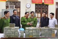 Trung tướng Đồng Đại Lộc, Phó Tổng cục trưởng Tổng cục Cảnh sát, kiêm Cục trưởng Cục Cảnh sát điều tra tội phạm về ma túy và Ban chuyên án kiểm tra 288 bánh heroin. (Ảnh: TTXVN phát)