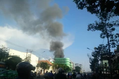 TP.HCM: Khống chế được vụ cháy trên đại lộ Võ Văn Kiệt