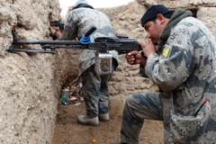 Lực lượng an ninh Afghanistan trong chiến dịch truy quét phiến quân tại tỉnh Helmand. (Nguồn: THX/TTXVN)