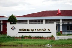 Vụ gian lận thi cử bằng công nghệ cao: 3 y sỹ thi lên bác sỹ 