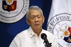 Ngoại trưởng Philippines Perfecto Yasay phát biểu trong cuộc họp báo ở Manila. (Nguồn: EPA/TTXVN)
