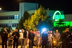 Người dân được sơ tán khỏi hiện trường vụ xả súng ở Munich. (Nguồn: AFP/TTXVN)