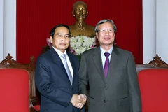 Chủ nhiệm Uỷ ban Kiểm tra Trung ương Trần Quốc Vượng hội kiến với ông Bounthong Chitmany, Phó Thủ tướng Chính phủ, Chủ nhiệm Ban Kiểm tra Trung ương, Tổng Thanh tra Chính phủ Lào. (Ảnh: Nguyễn Dân/TTXVN)