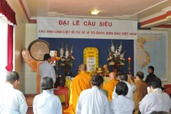 Quang cảnh buổi lễ cầu siêu. (Ảnh: Đức Chung/Vietnam+)