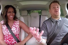 Đệ nhất phu nhân Michelle Obama và James Corden. (Nguồn: theatlantic.com)