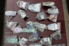 Các tờ truyền đơn mà Hàn Quốc thu giữ được. (Nguồn: Yonhap)