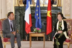 Phó Chủ tịch nước gặp Chủ tịch Thượng viện và Ngoại trưởng Pháp