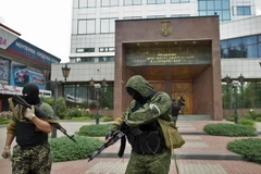 Dân quân Donetsk tập kích trại lính, 31 người bị thương