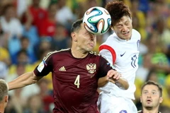 Nga-Hàn: Lần đầu tiên bàn thắng đều từ sai lầm của thủ môn
