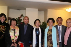 Phó Chủ tịch nước gặp gỡ cộng đồng người Việt Nam tại Pháp