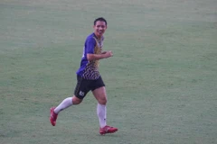 Duy Mạnh, Hùng Dũng dầm mưa 'luyện công' trước trận gặp Nam Định