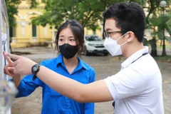 [Photo] Hơn 110.000 sỹ tử Thủ đô làm thủ tục tuyển sinh vào lớp 10