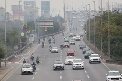 Cầu Nhật Tân nhìn từ trên cao vào lúc 14 giờ 30 phút. (Ảnh: Minh Sơn/Vietnam+) 