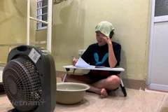 Tìm được phòng trọ giá hợp lý tại các khu vực quận trung tâm Hà Nội đang là 'bài toán' nan giải với các sinh viên. (Ảnh: PV/Vietnam+)