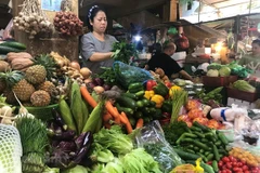 Ghi nhận tại một số chợ Hà Nội, nhiều loại rau xanh đang tăng giá do nguồn cung khan hiếm. (Ảnh: Việt Anh/Vietnam+)