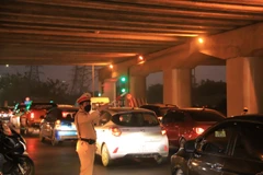 Cửa ngõ Thủ đô xuất hiện ùn tắc khi lượng xe cộ tăng cao vào chiều tối