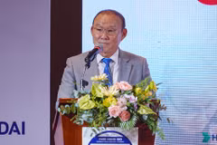 Huấn luyện viên Park Hang-seo phát biểu tại Lễ khai trương Học viện Bóng đá Quốc tế mang tên ông. (Ảnh: Việt Anh/Vietnam+)