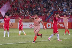 Văn Thanh và các đồng đội nhận thất bại 0-2 trước Hải Phòng ngay trên sân nhà Hàng Đẫy. (Ảnh: Việt Anh/Vietnam+)