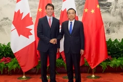 Thủ tướng Trung Quốc Lý Khắc Cường (phải) và người đồng cấp Canada Justin Trudeau. (Nguồn: THX/TTXVN)