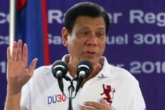Tổng thống Rodrigo Duterte phát biểu trong buổi thăm một đơn vị quân đội tại thị trấn San Miguel, Philippines ngày 16/9. (Nguồn: EPA/TTXVN)