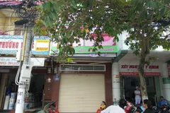 Bị điện giật khi lắp đặt bảng hiệu, 1 người chết, 5 người bị thương 