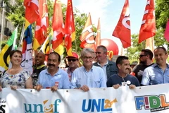 Người dân Pháp tham gia biểu tình phản đối luật lao động tại thủ đô Paris, Pháp ngày 23/6. (Nguồn: EPA/TTXVN)