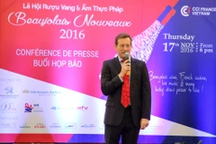 Đại sứ Pháp tại Việt Nam Bertrand Lortholary giới thiệu lễ hội truyền thống Beaujolais Nouveau. (Ảnh: Minh Sơn/Vietnam+)