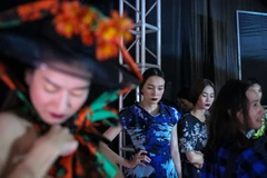 Nghề người mẫu thời trang không chỉ có hào quang như vẫn nghĩ khi họ phải đối mặt với nhiều vấn đề hơn người ta có thể thể tưởng tượng. (Ảnh: Minh Sơn/Vietnam+)